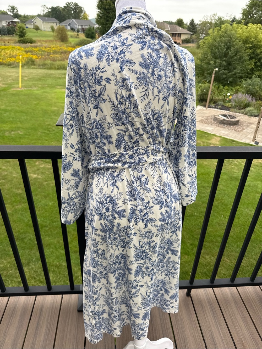 Rufflebutts Robe - Picture 3 of 4